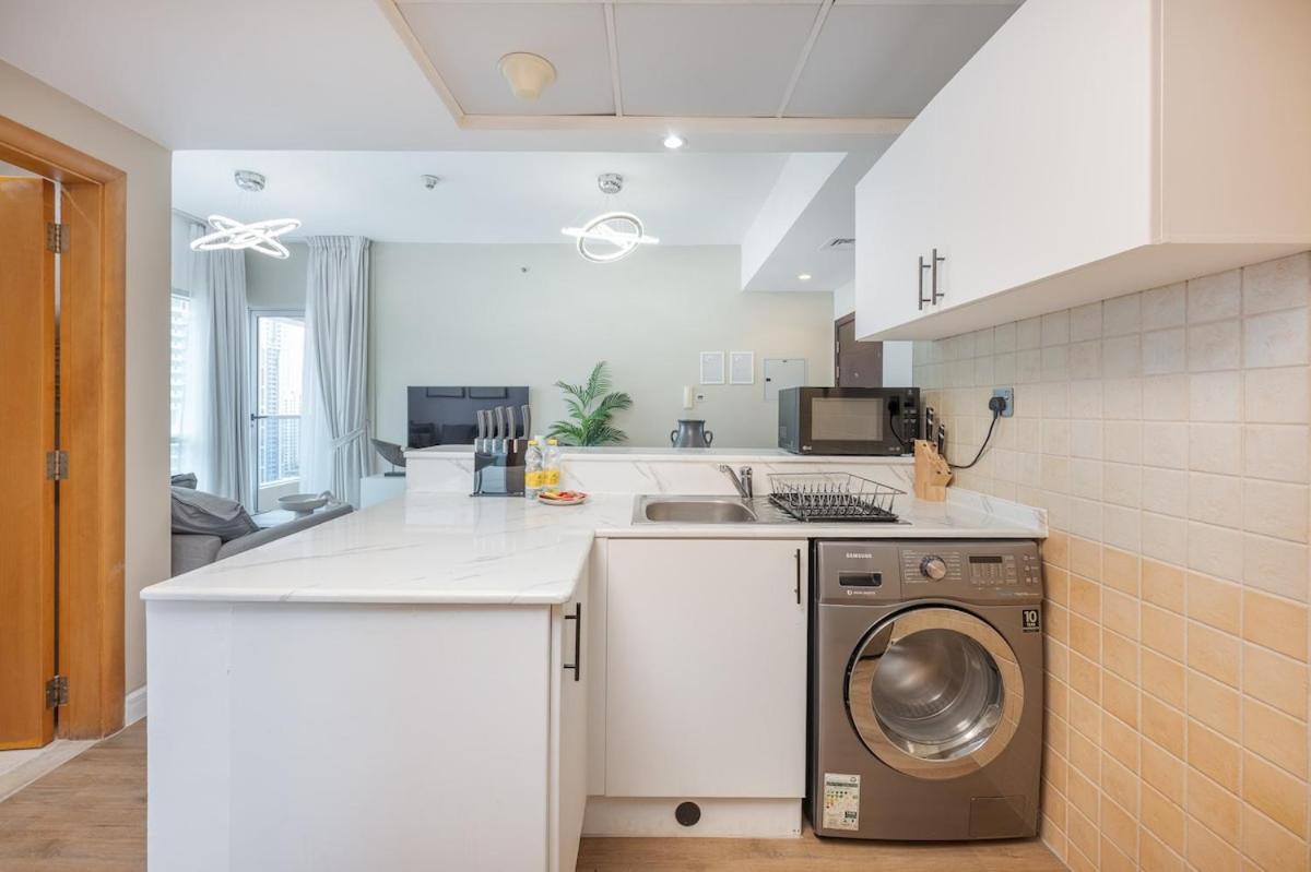 Apartment Sleeps 4 In 1 Bed Gorgeous Flat In Marina Diamond 4 Dubai